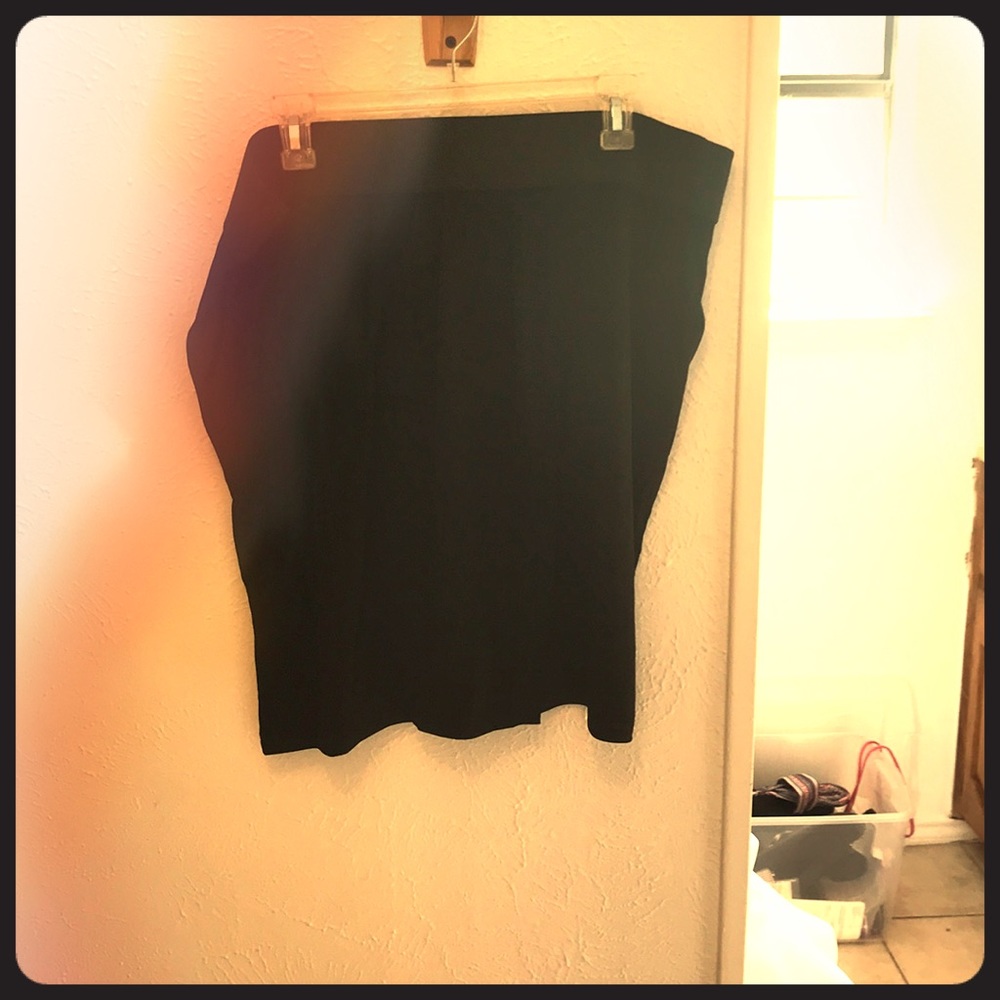💜NWOT Black Pocket Skirt Sz XL💜